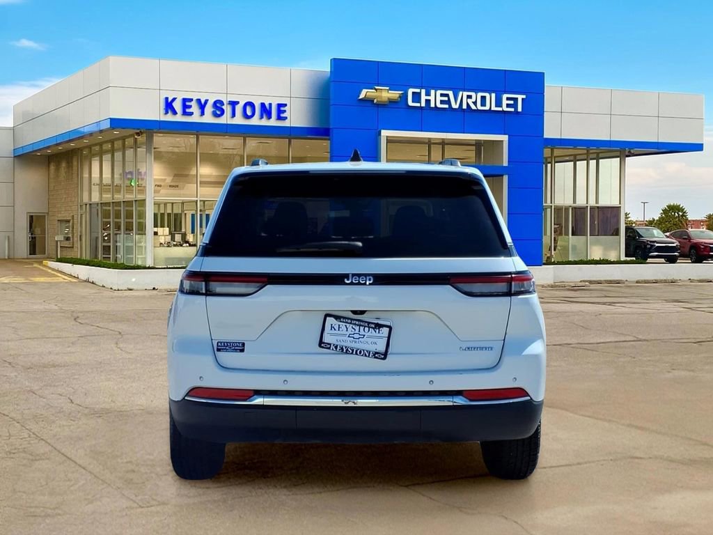 Used 2024 Jeep Grand Cherokee Laredo RWD image 6