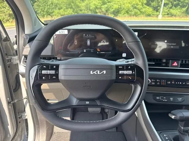 New 2027 Kia Carnival FWD image 9