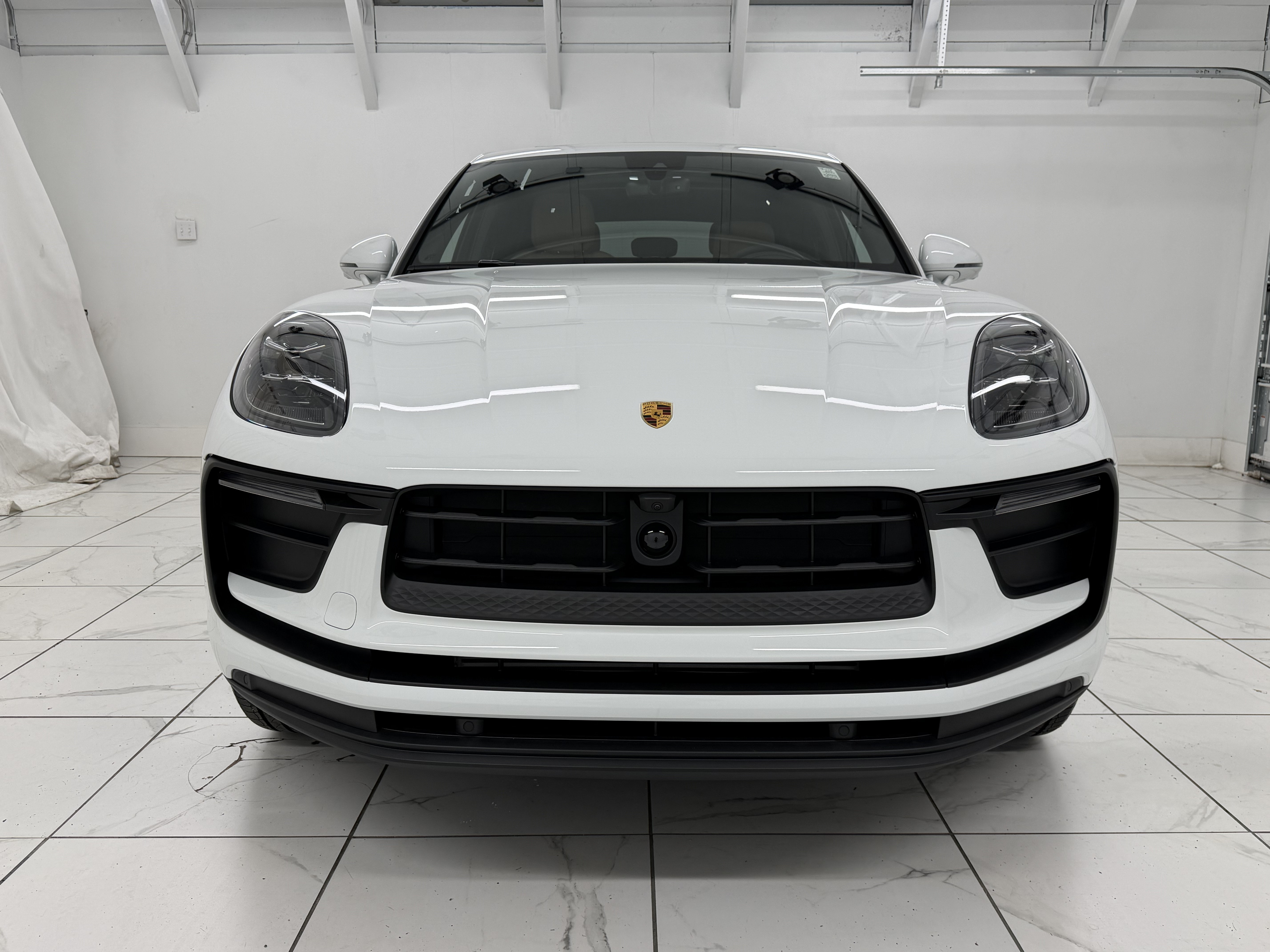 Certified 2026 Porsche Macan AWD/4WD image 9
