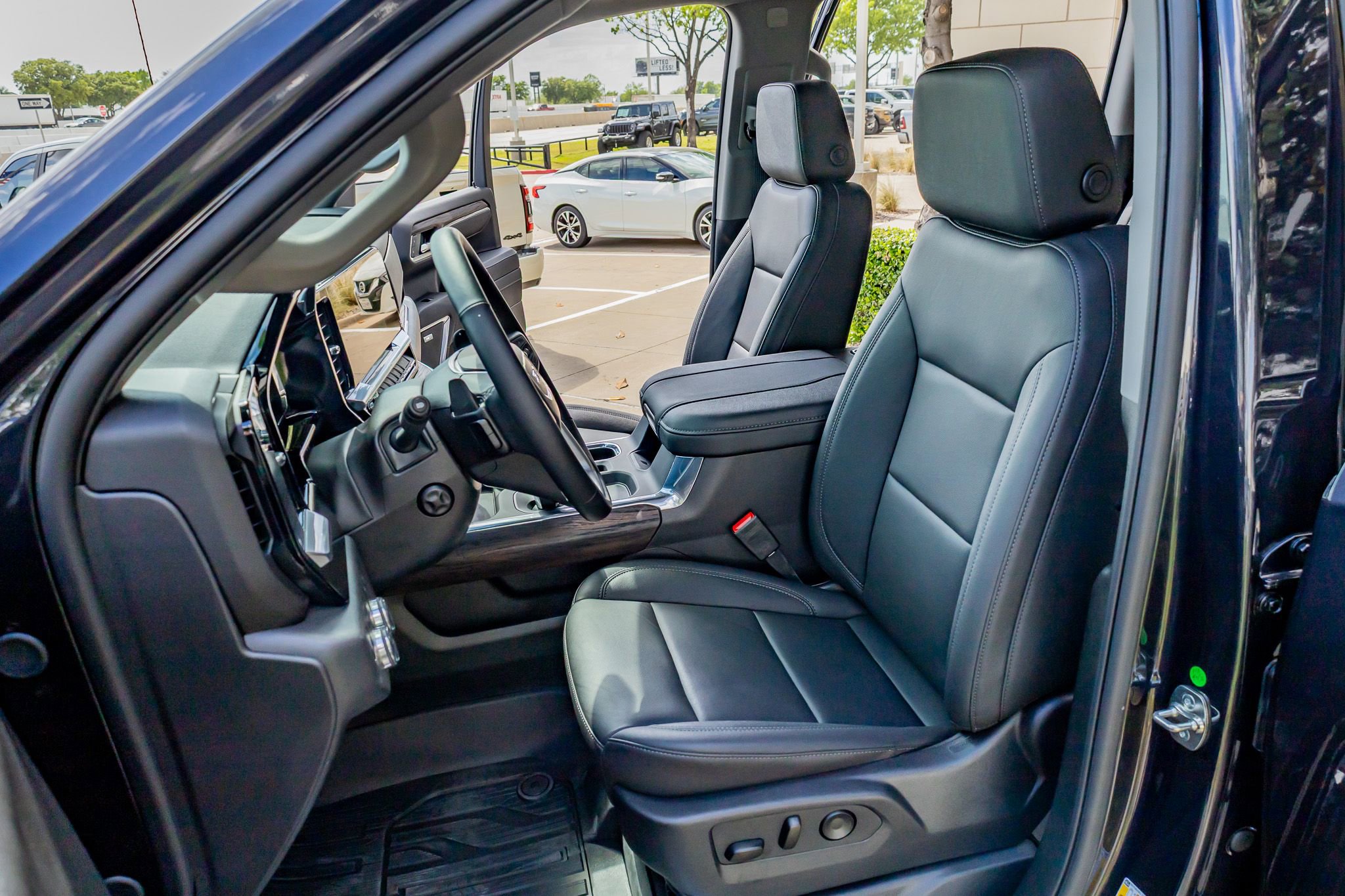 Used 2026 GMC Sierra 1500 SLT w/ SLT Premium Plus Package image 30