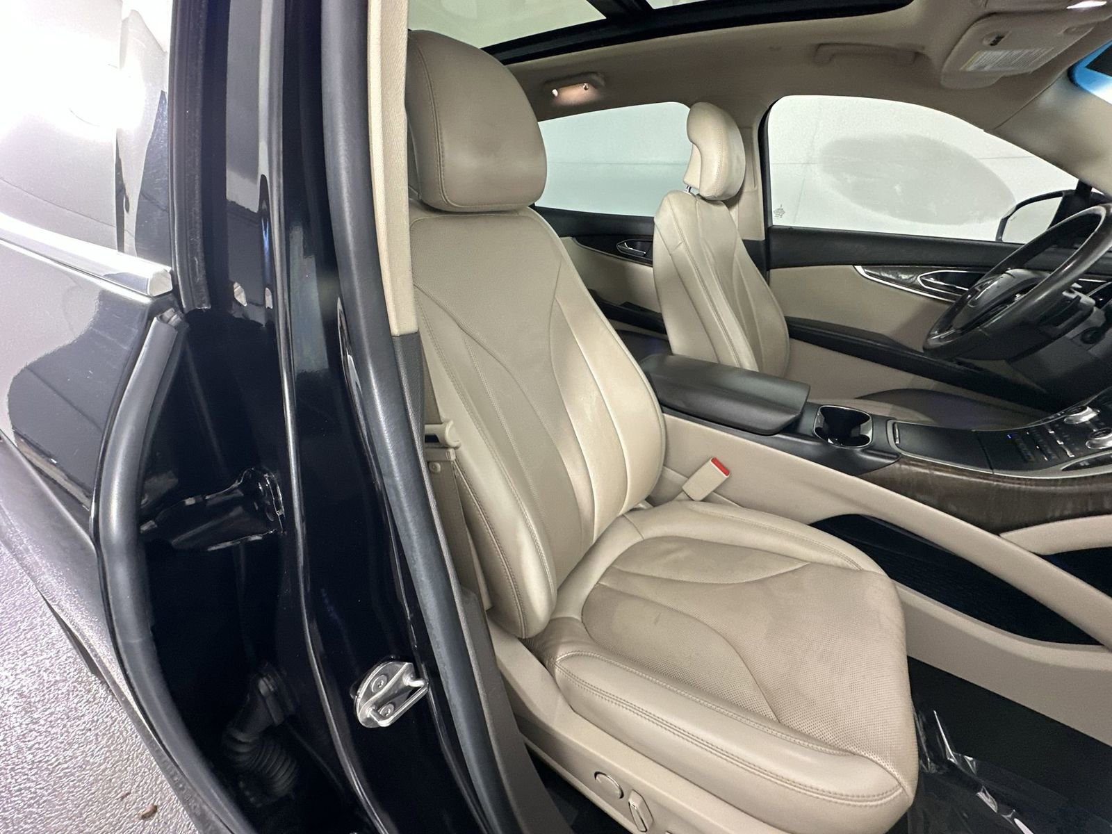 Used 2019 Lincoln Nautilus Reserve image 27