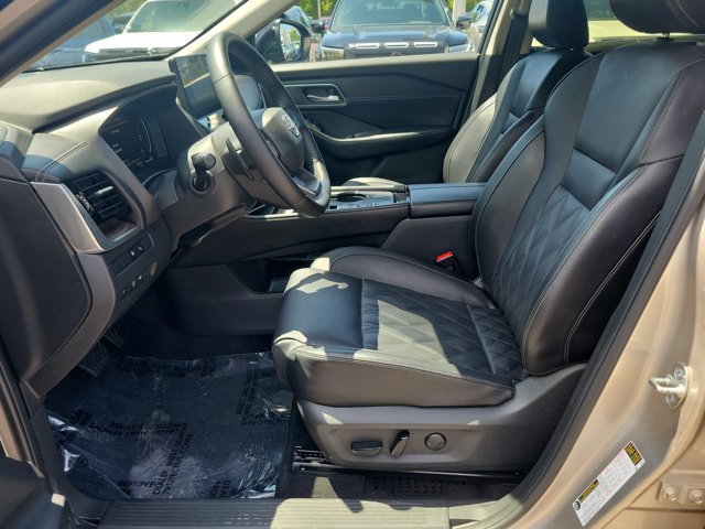 Used 2025 Nissan Rogue Platinum w/ Platinum Premium Package FWD image 15