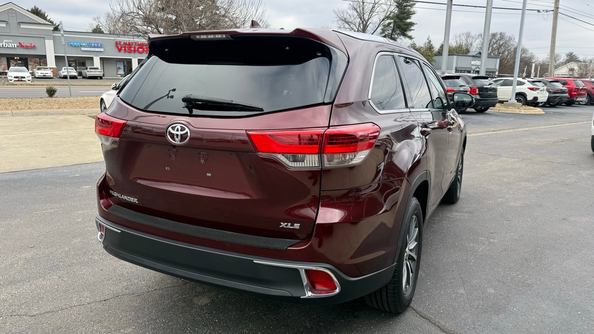 Used 2017 Toyota Highlander XLE image 11