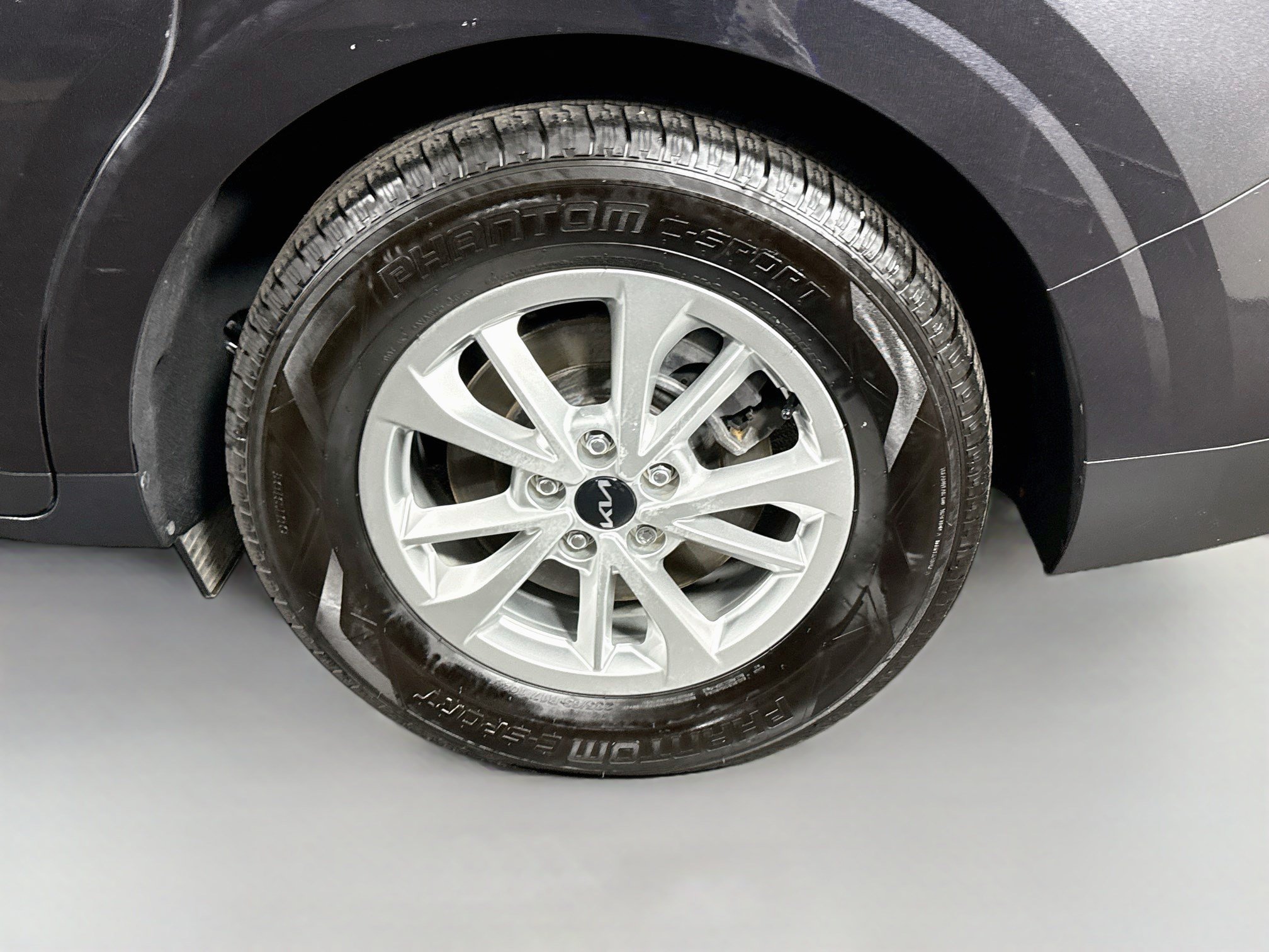 Used 2023 Kia Carnival LX FWD image 35