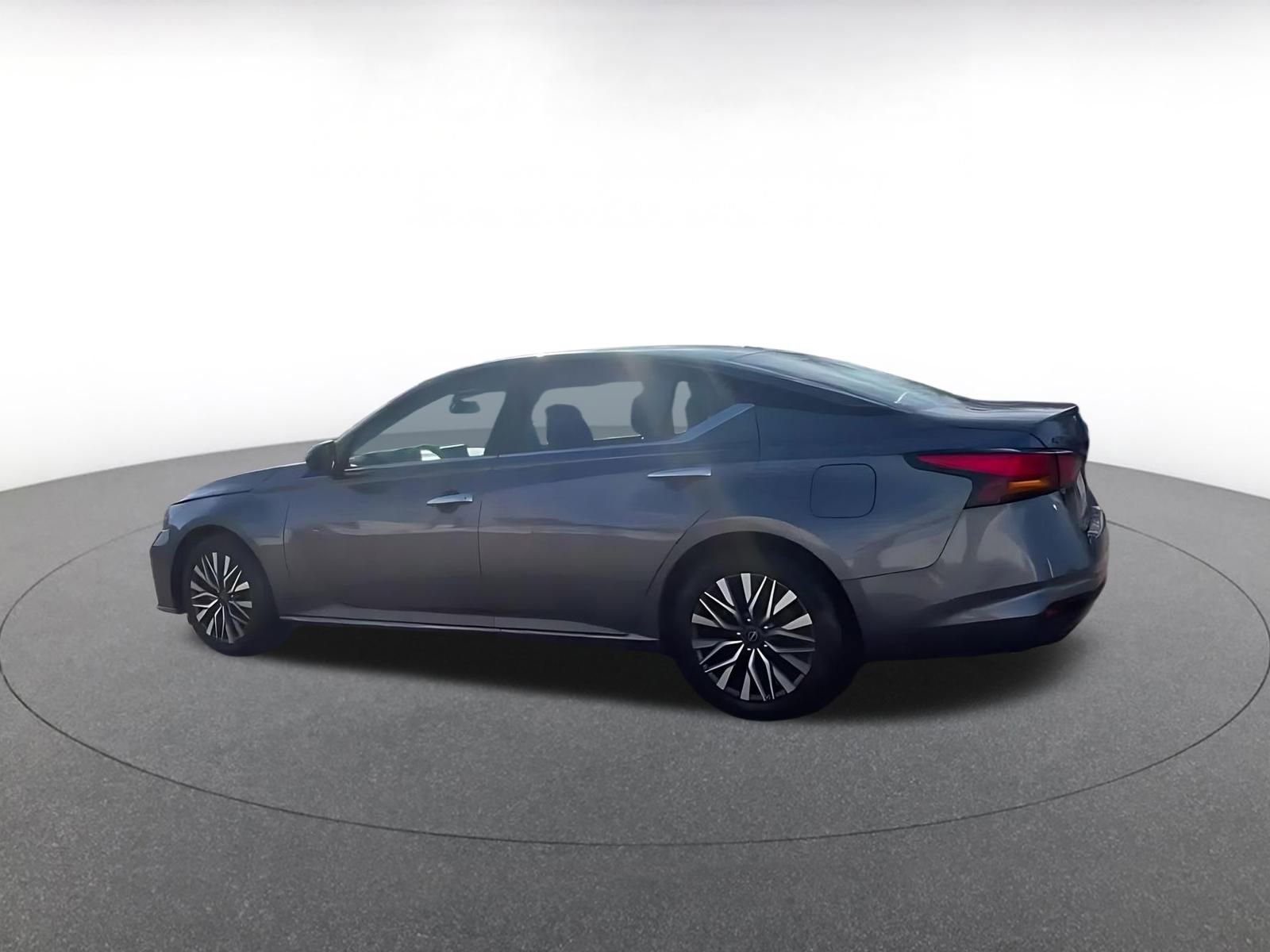 Used 2025 Nissan Altima 2.5 SV image 10