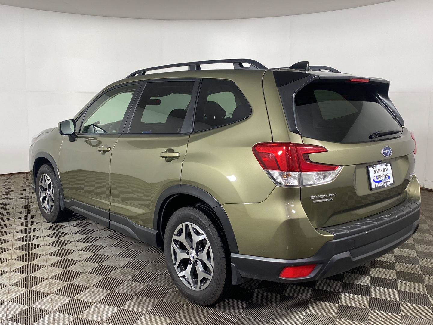 Used 2024 Subaru Forester Premium AWD/4WD image 8