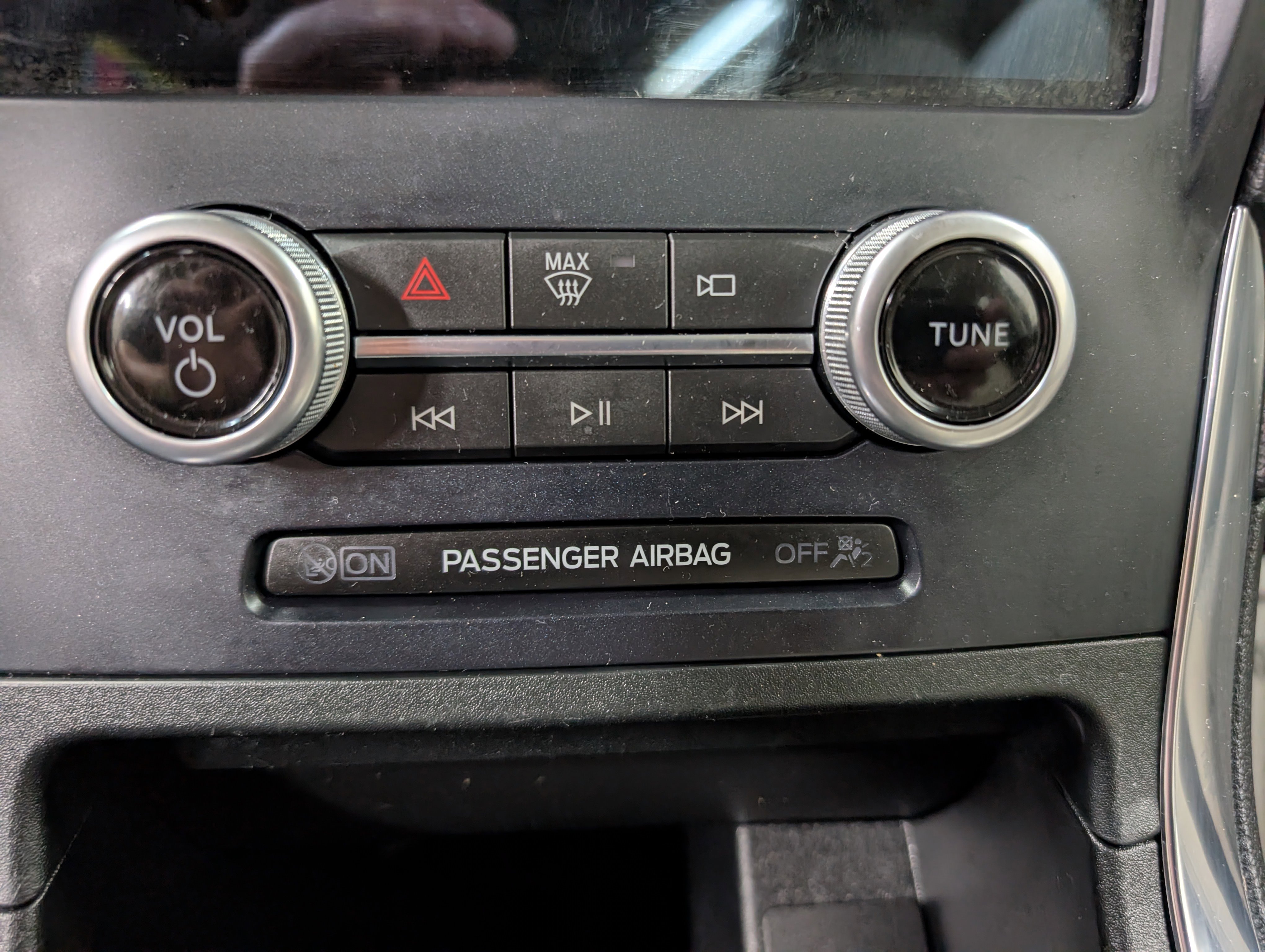 Used 2022 Ford Edge Titanium w/ Class II Trailer Tow Package image 14