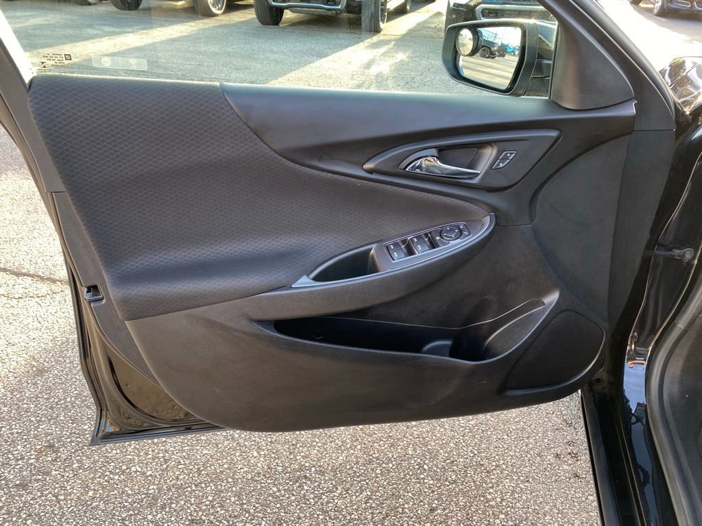 Used 2021 Chevrolet Malibu RS w/ LPO, Floor Liner Package FWD image 9