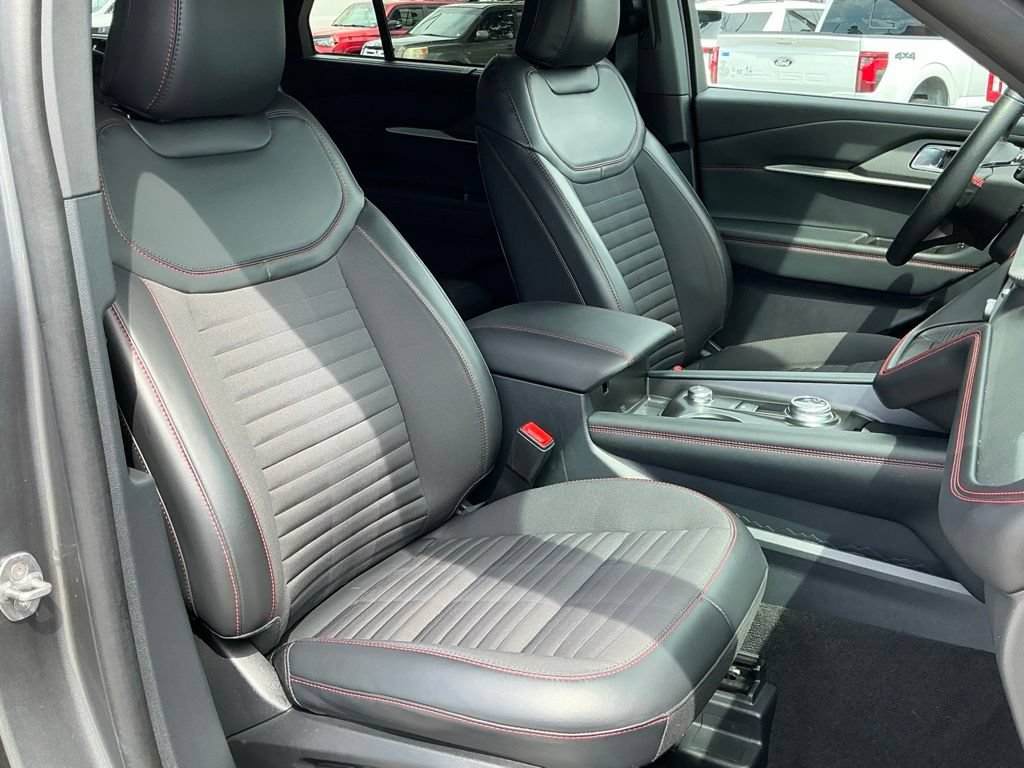 Used 2025 Ford Explorer ST-Line w/ Premium Package RWD image 15