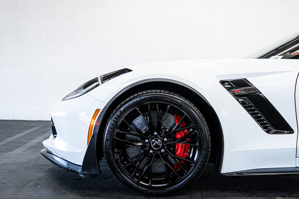 Used 2015 Chevrolet Corvette Z06 w/ 3LZ Preferred Equipment Group image 15