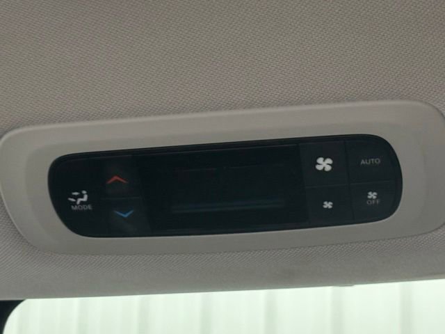 Used 2020 Chrysler Pacifica Touring-L FWD image 14