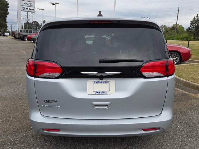 Used 2023 Chrysler Voyager LX image 12