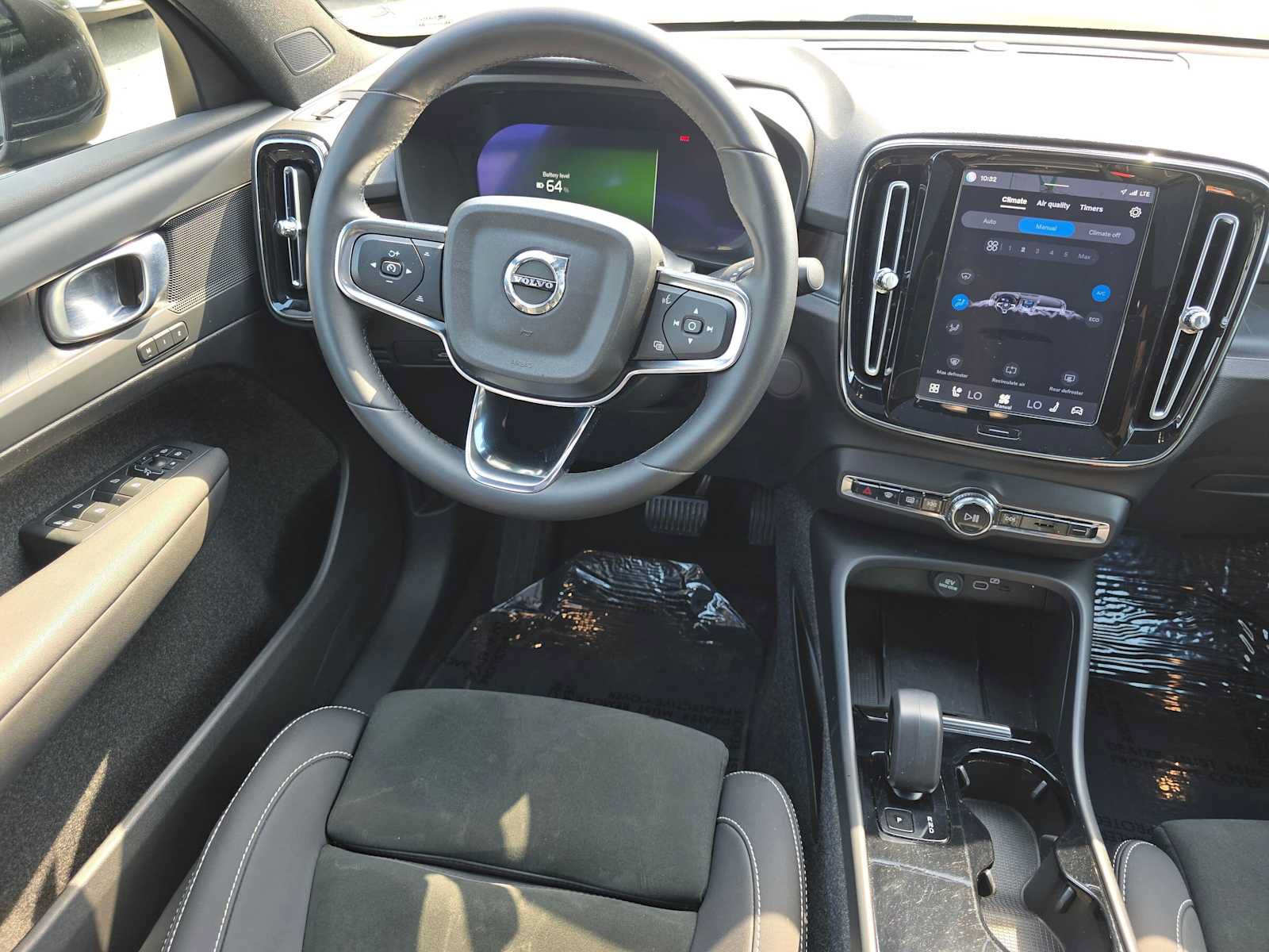 Certified 2023 Volvo C40 P8 Recharge Plus w/ Climate Package AWD/4WD image 18