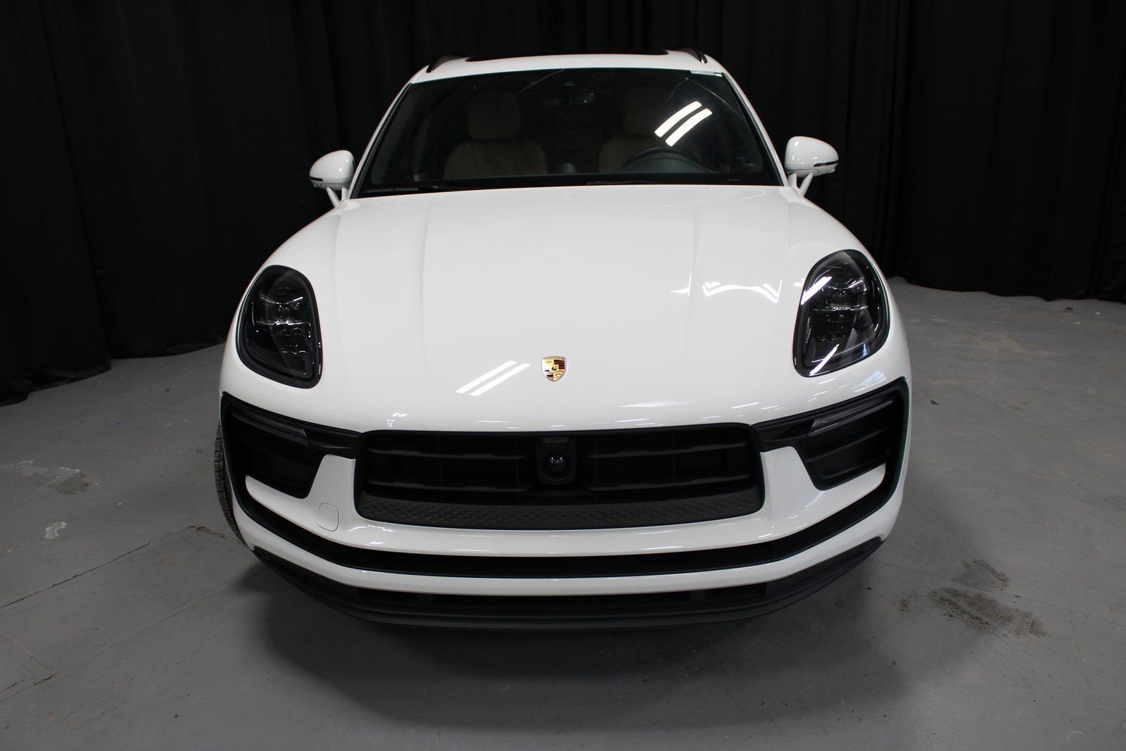 Certified 2025 Porsche Macan image 11