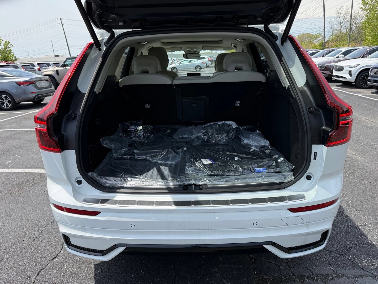 New 2026 Volvo XC60 T8 Ultra w/ Protection Package Premier AWD/4WD image 45