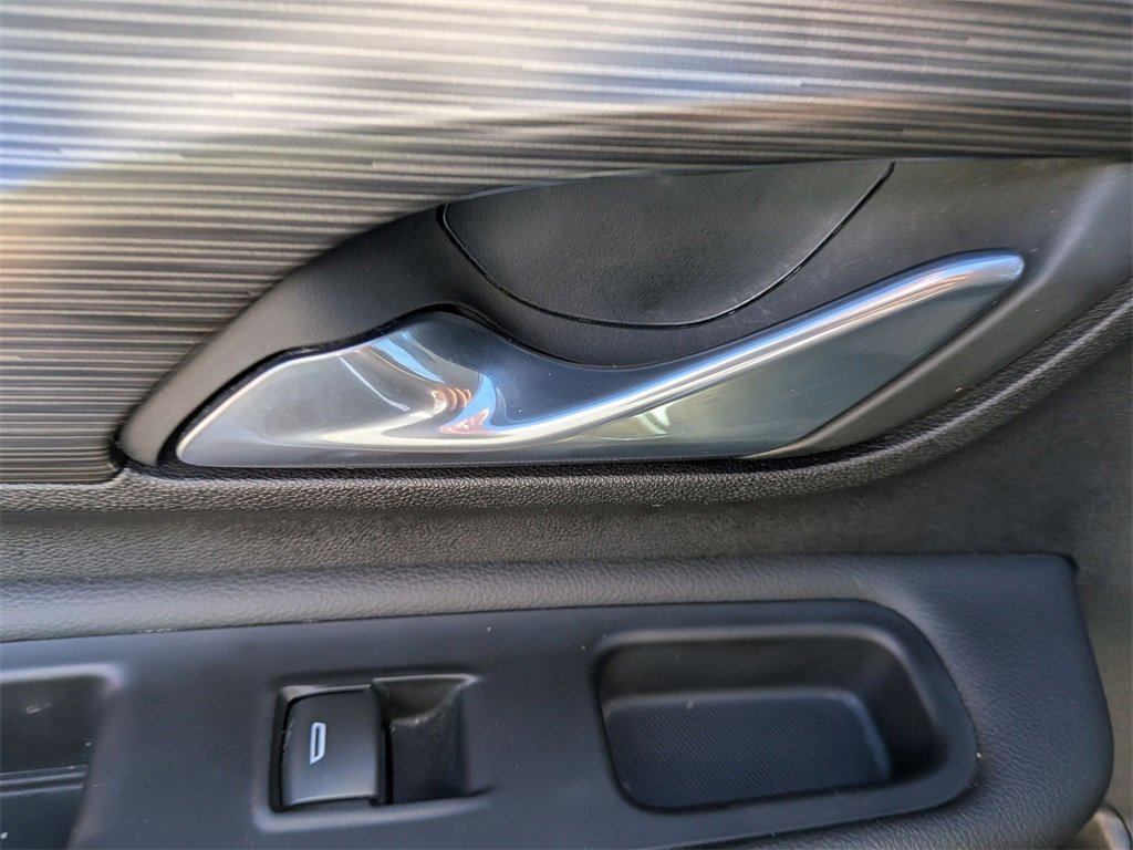 Used 2024 GMC Terrain SLT image 25