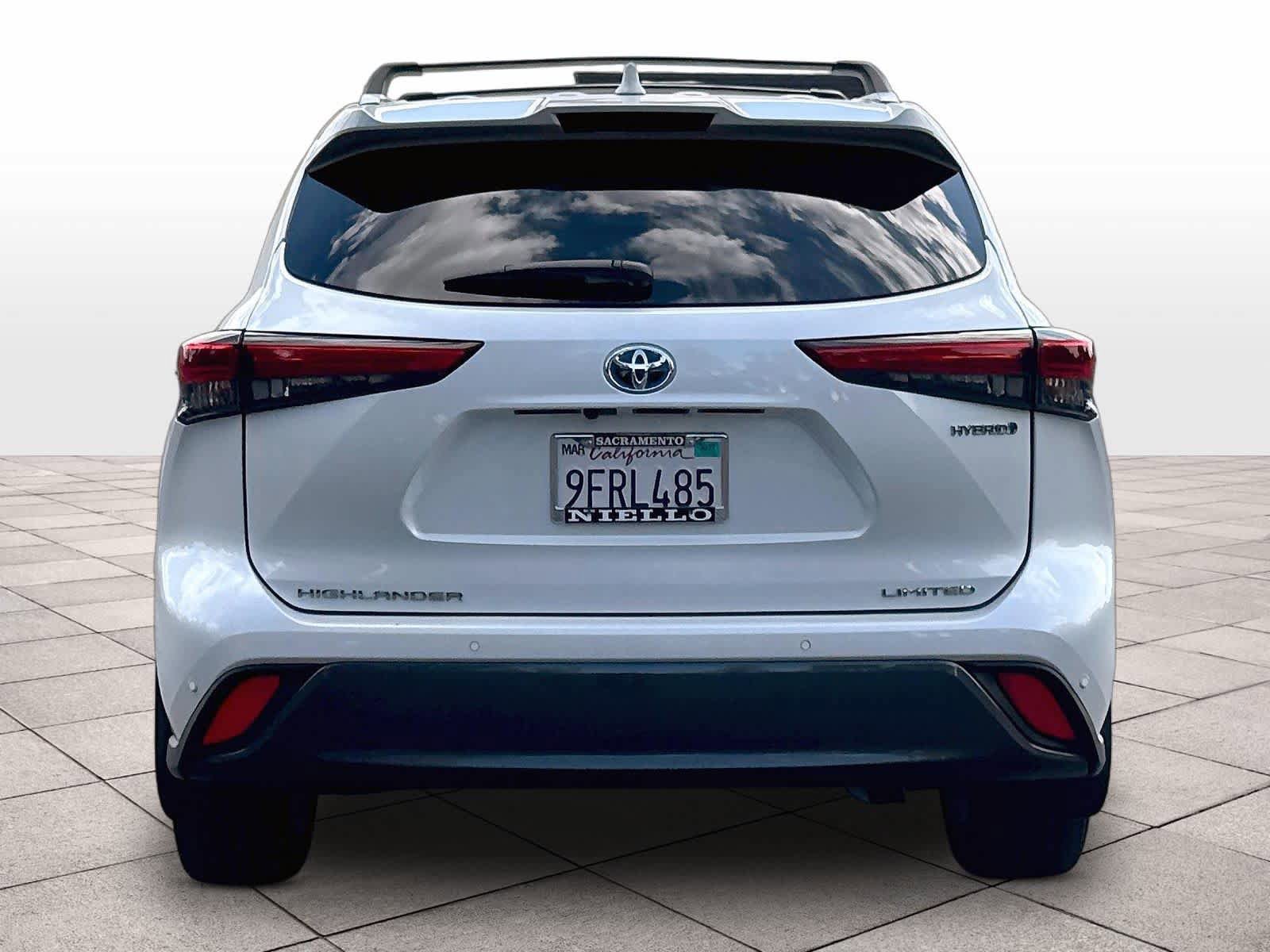 Used 2023 Toyota Highlander Limited FWD image 7