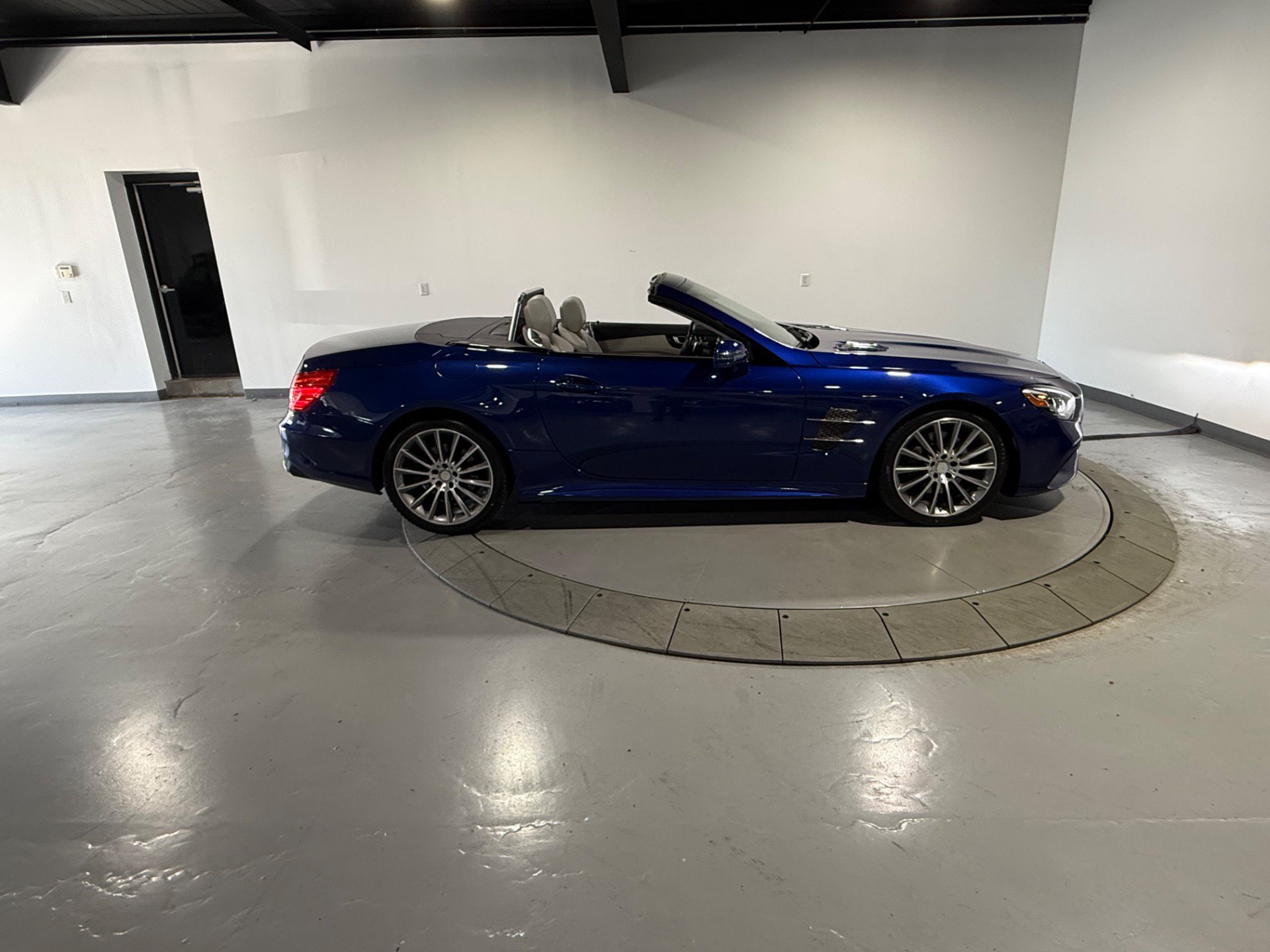 Used 2017 Mercedes-Benz SL 450 image 10
