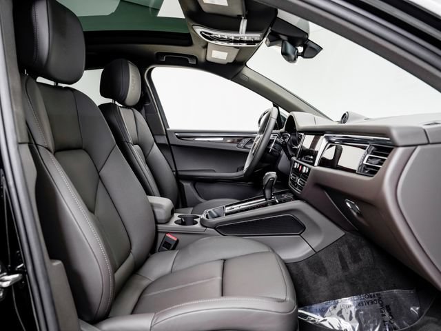 Certified 2026 Porsche Macan AWD/4WD image 26