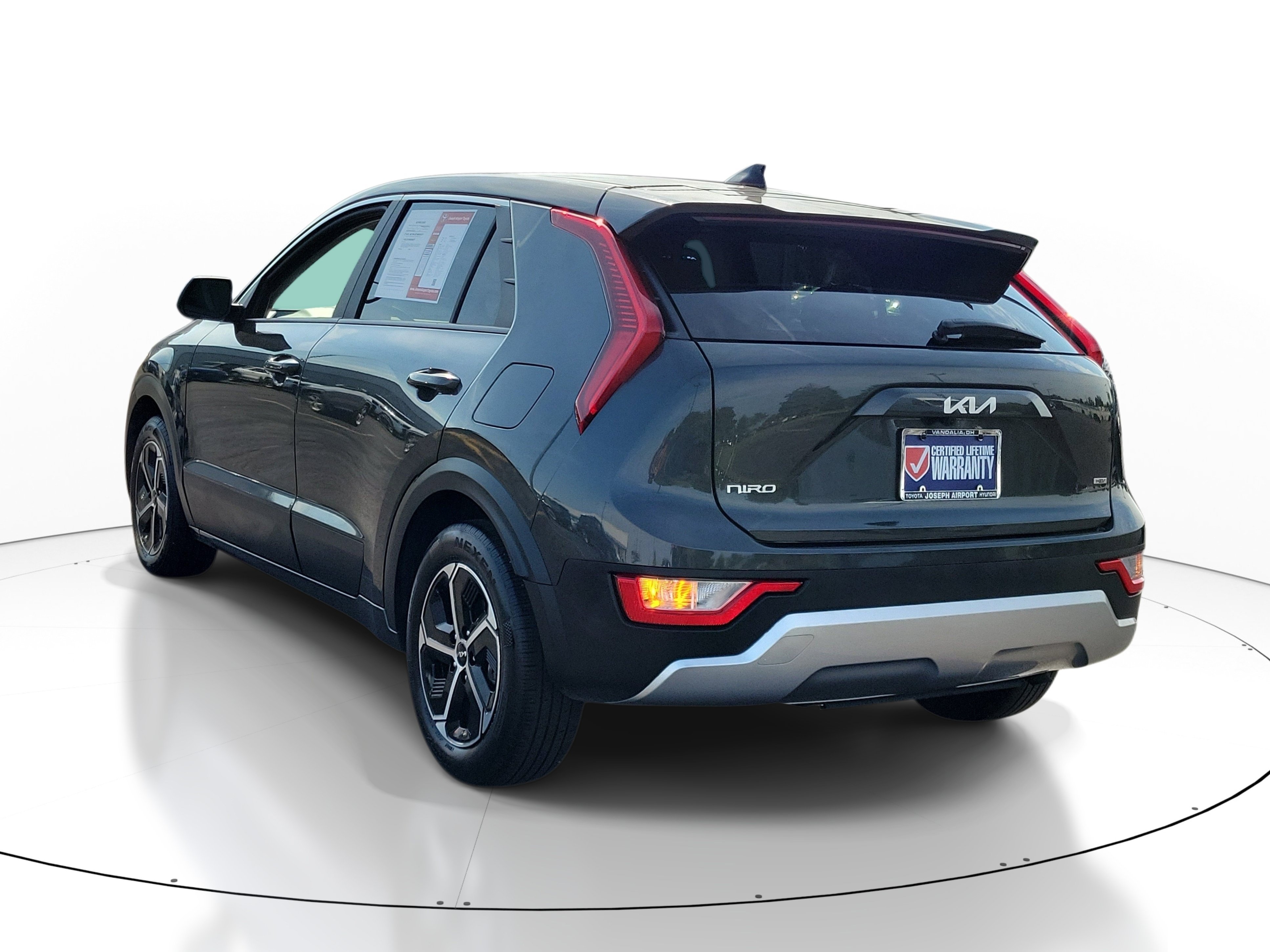 Used 2025 Kia Niro LX FWD image 3