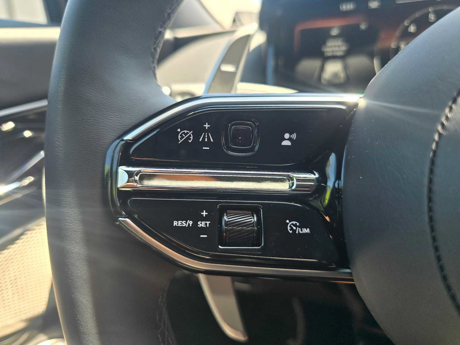 Used 2024 Aston Martin DB12 Coupe image 28