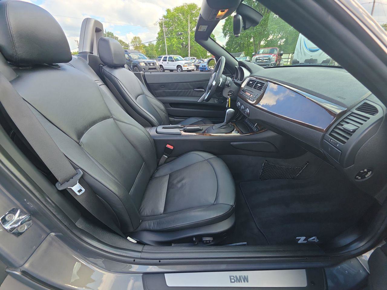 Used 2008 BMW Z4 3.0i RWD image 8