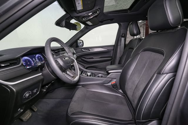 Used 2023 Jeep Grand Cherokee Altitude AWD/4WD image 40