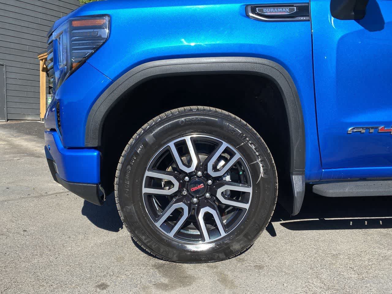 Used 2022 GMC Sierra 1500 AT4 w/ AT4 Premium Package AWD/4WD image 11