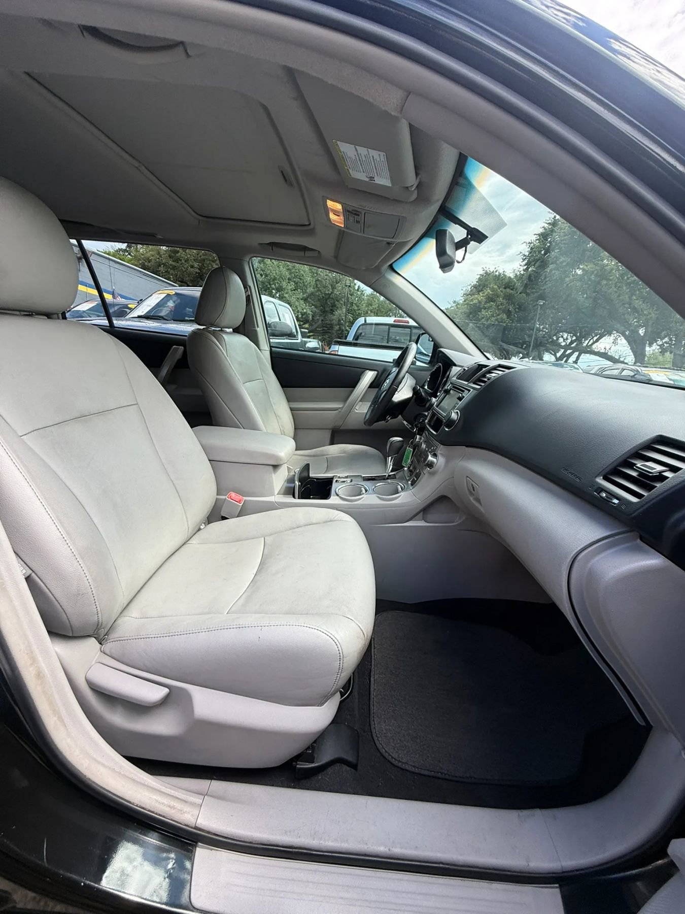 Used 2013 Toyota Highlander SE FWD image 19