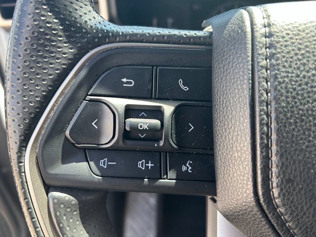 Used 2025 Toyota 4Runner SR5 AWD/4WD image 13