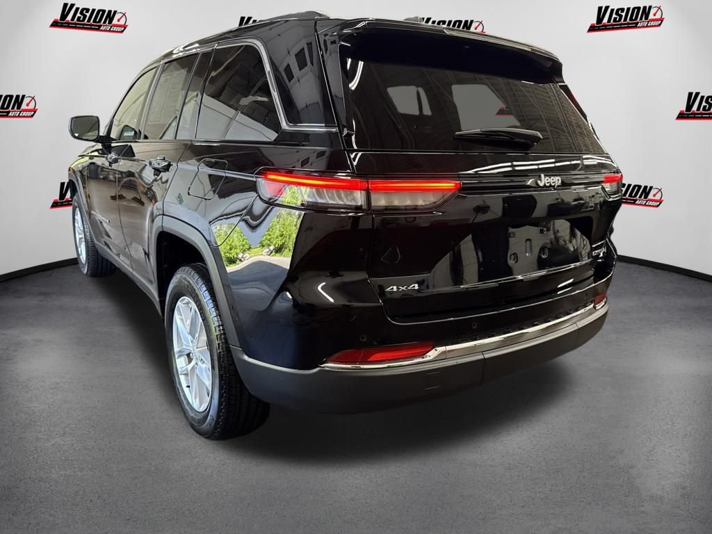 Used 2023 Jeep Grand Cherokee Laredo AWD/4WD image 7