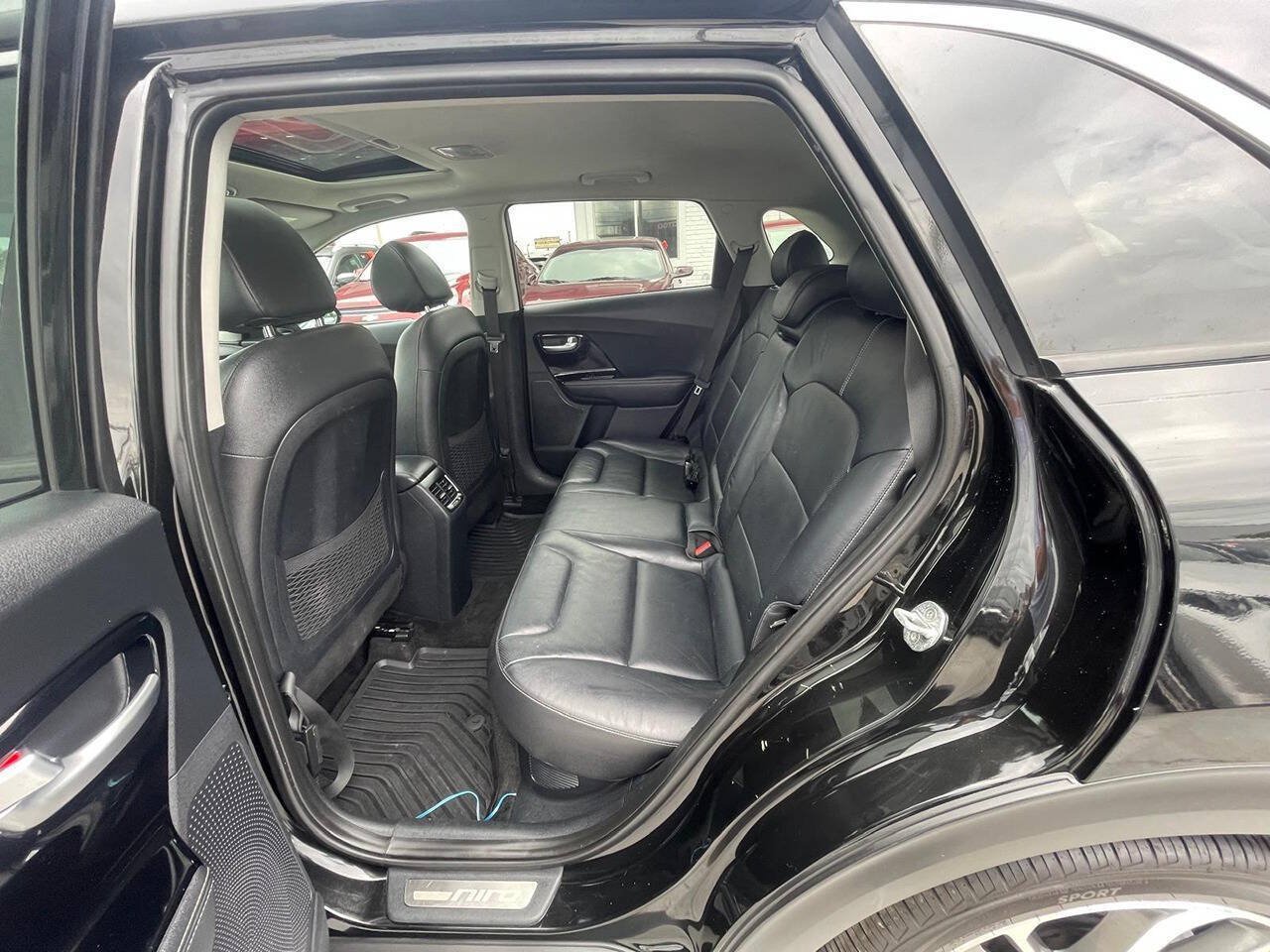 Used 2017 Kia Niro Touring FWD image 13