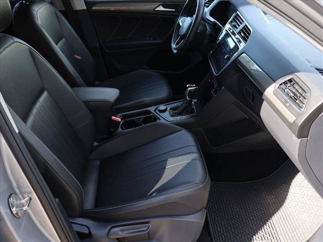 Used 2023 Volkswagen Tiguan SE AWD/4WD image 28