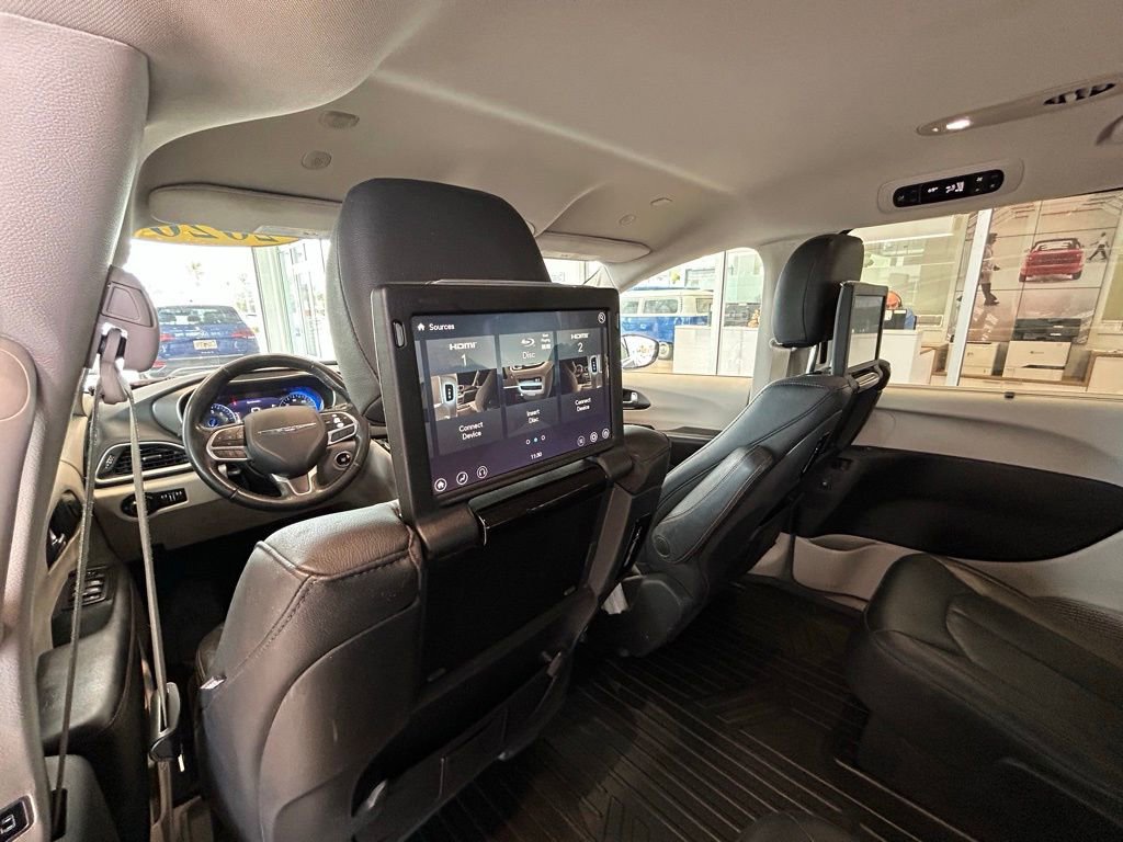 Used 2020 Chrysler Pacifica Touring-L Plus FWD image 48