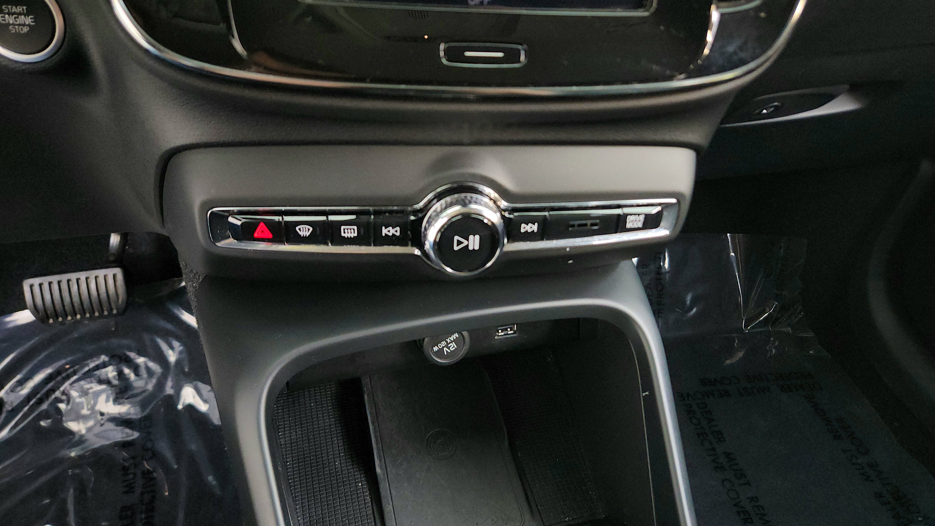 Used 2020 Volvo XC40 T4 Momentum FWD image 27