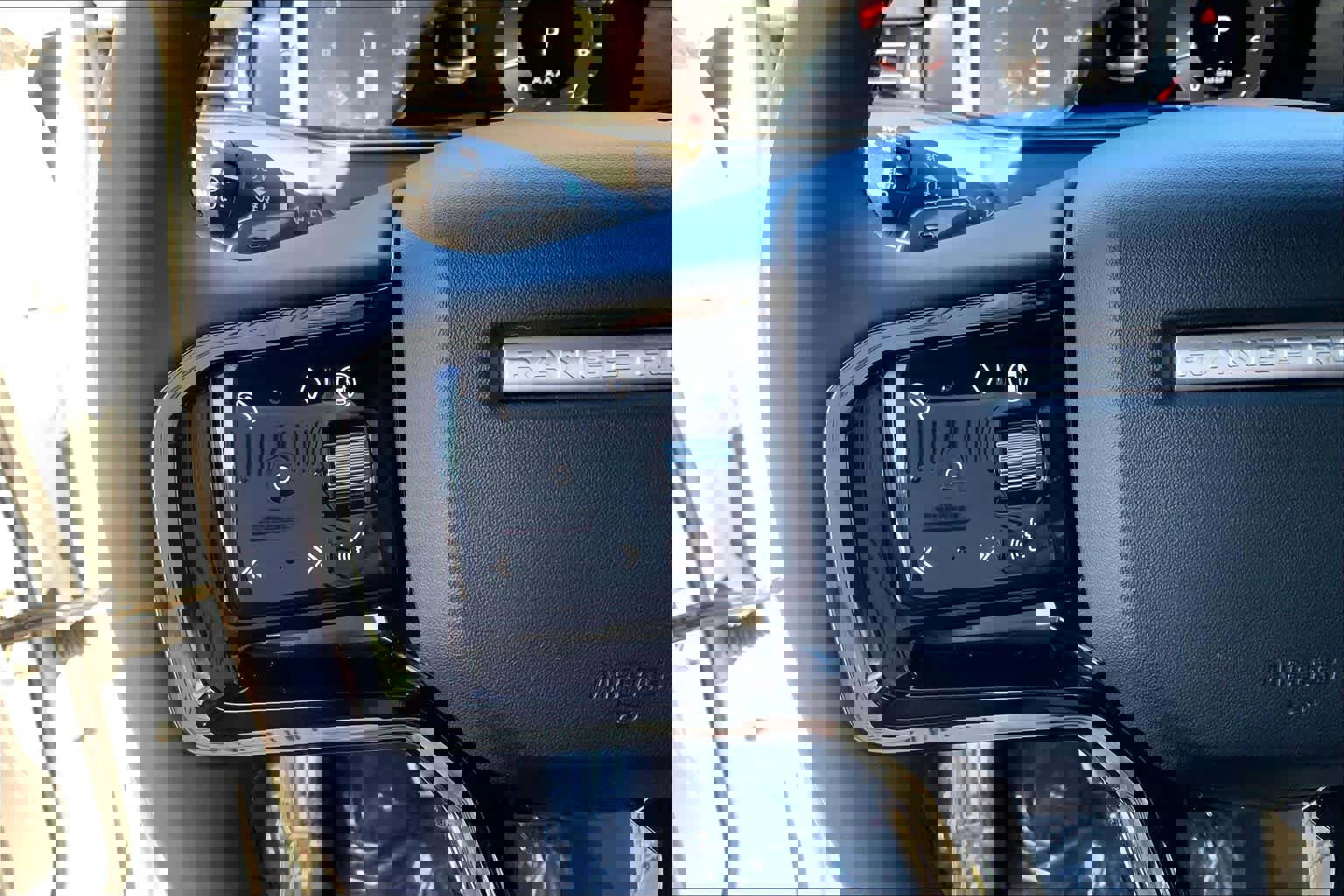 Used 2026 Land Rover Range Rover Evoque Dynamic SE image 22