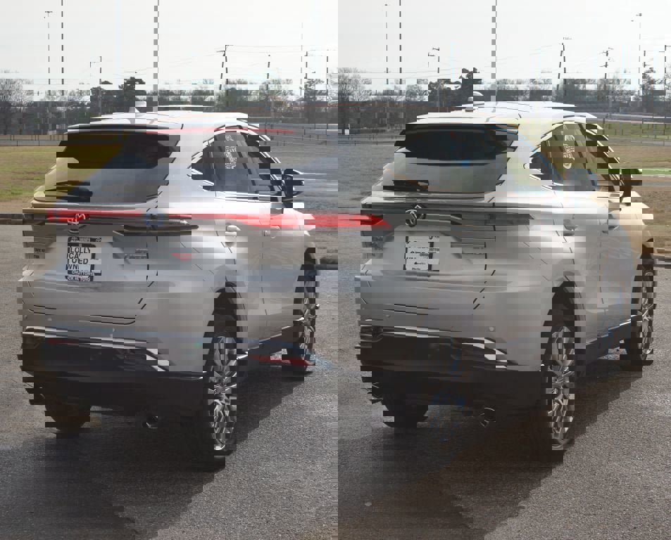 Used 2023 Toyota Venza Limited image 22