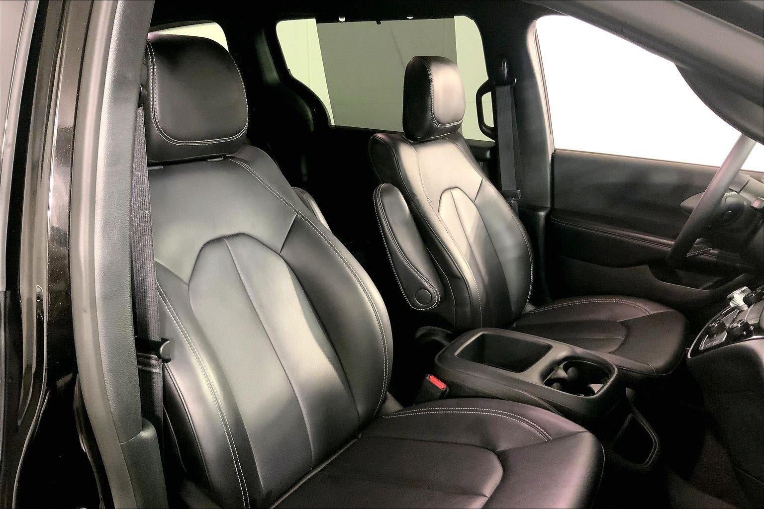 Used 2026 Chrysler Pacifica Select FWD image 7