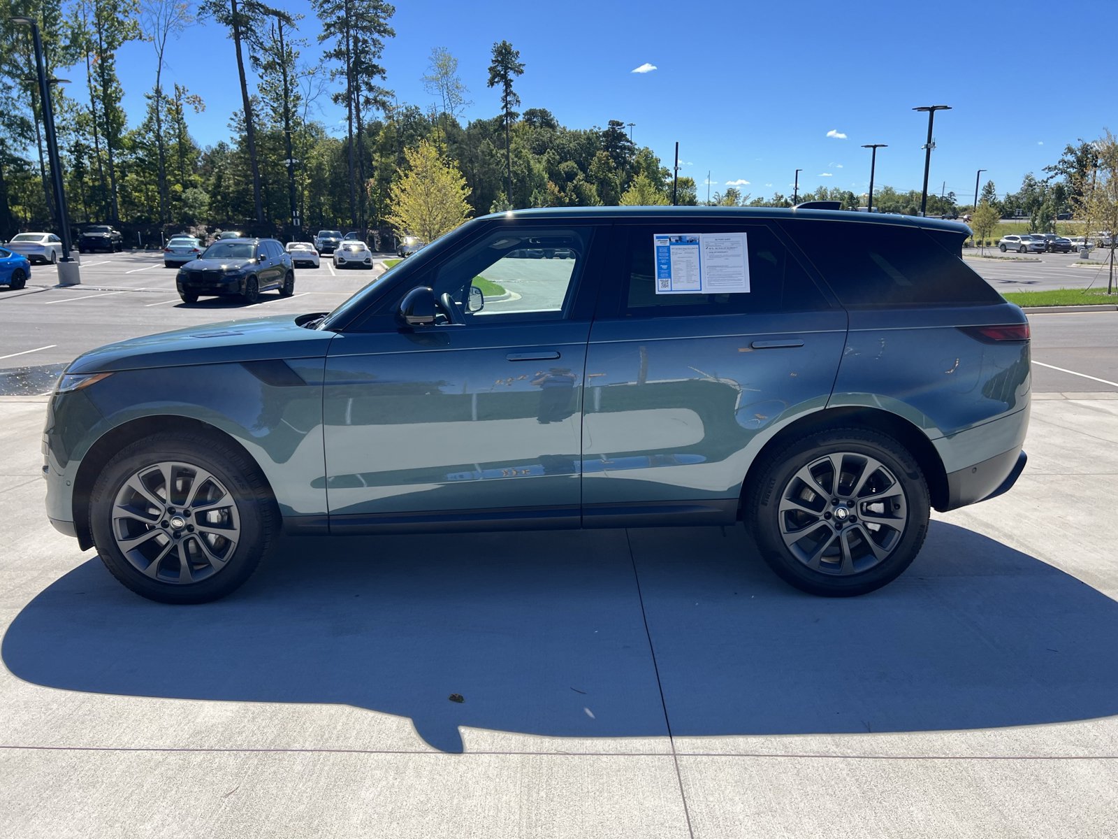 Used 2025 Land Rover Range Rover Sport SE AWD/4WD image 5