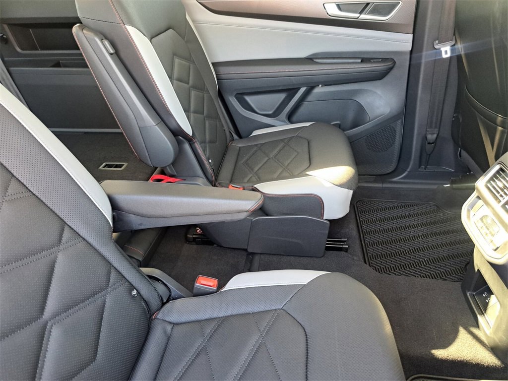 Used 2025 Volkswagen Atlas Peak Edition SE image 24