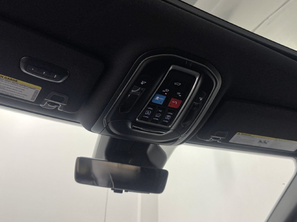 Used 2025 Jeep Grand Cherokee L Limited AWD/4WD image 32