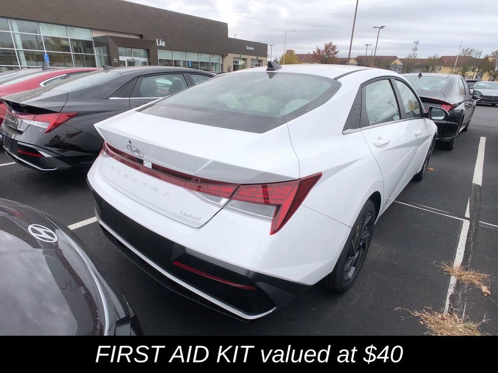 New 2025 Hyundai Elantra Limited image 9
