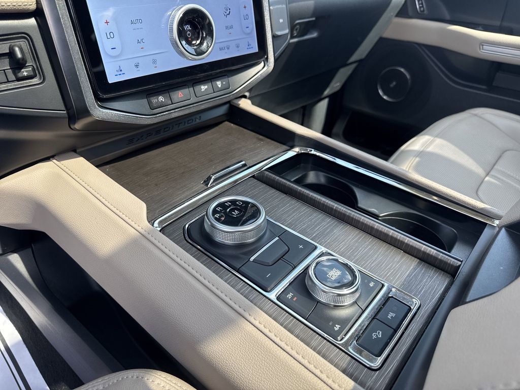 Used 2024 Ford Expedition Limited image 20