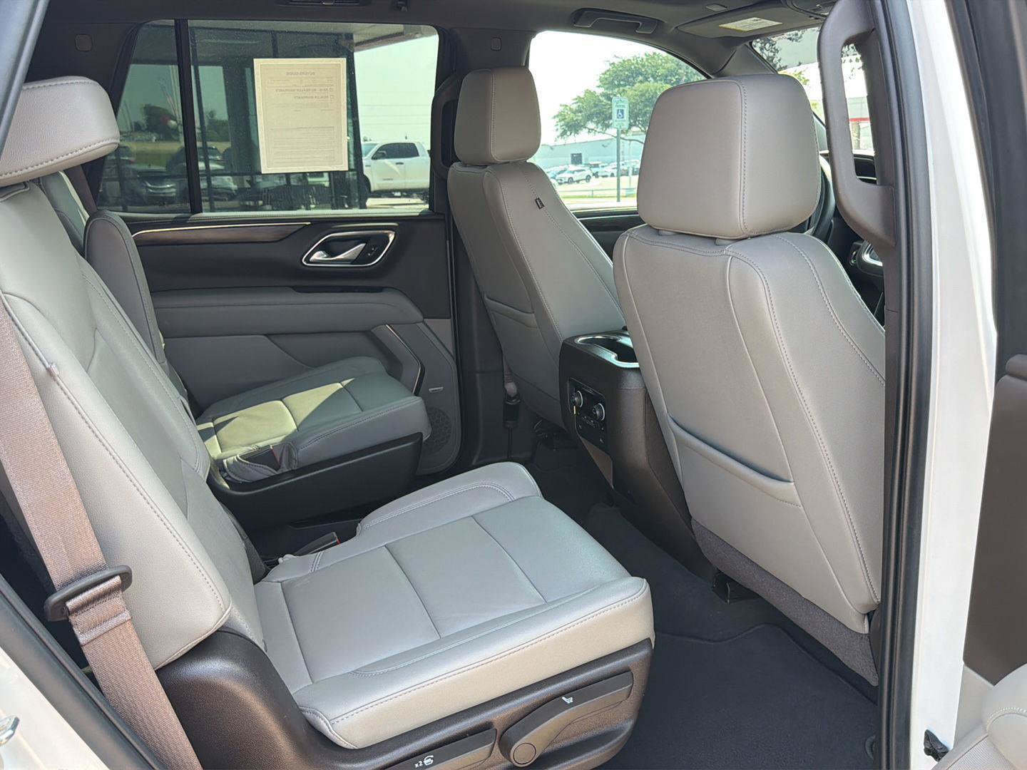 Used 2022 Chevrolet Tahoe Z71 w/ Luxury Package AWD/4WD image 22