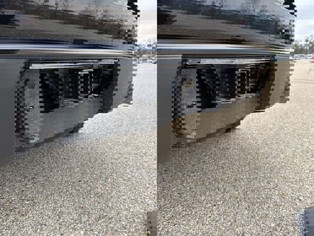 Certified 2025 Chevrolet Suburban Z71 image 6