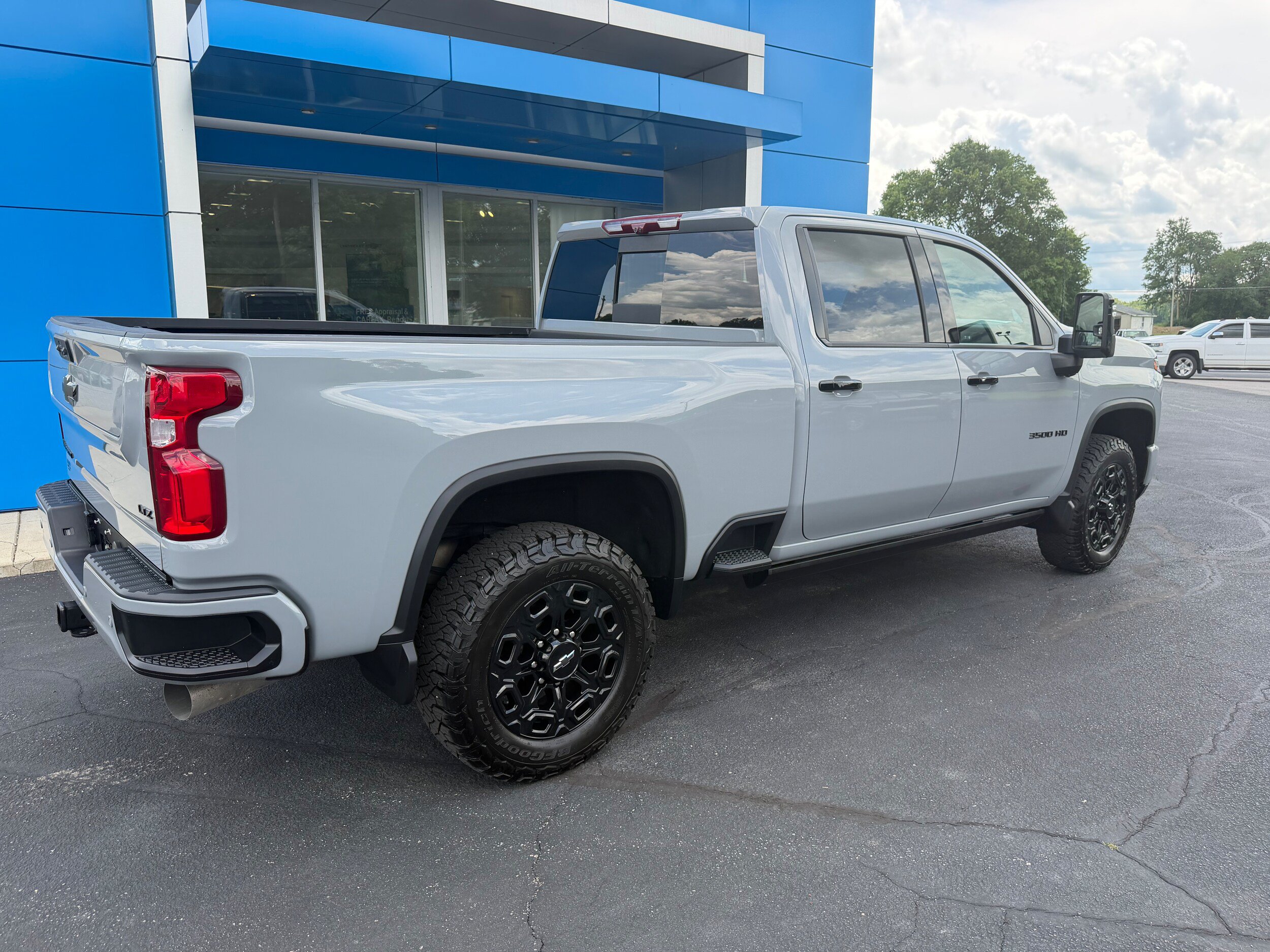 Used 2024 Chevrolet Silverado 3500 LTZ w/ LTZ Plus Package AWD/4WD image 2