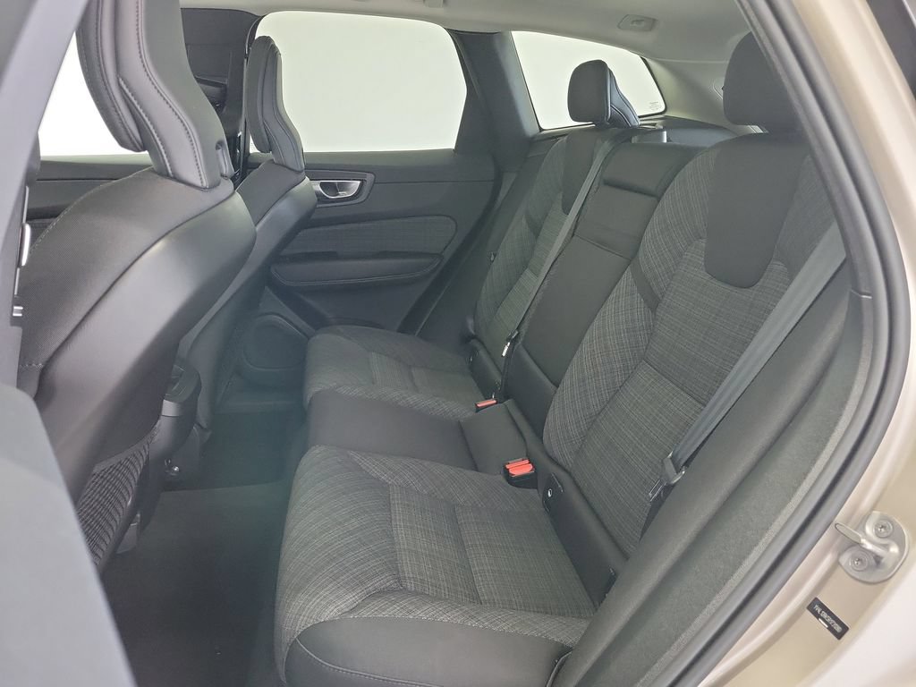 Used 2024 Volvo XC60 B5 Core AWD/4WD image 14