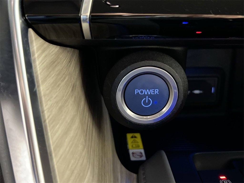 Used 2021 Toyota Venza XLE image 35