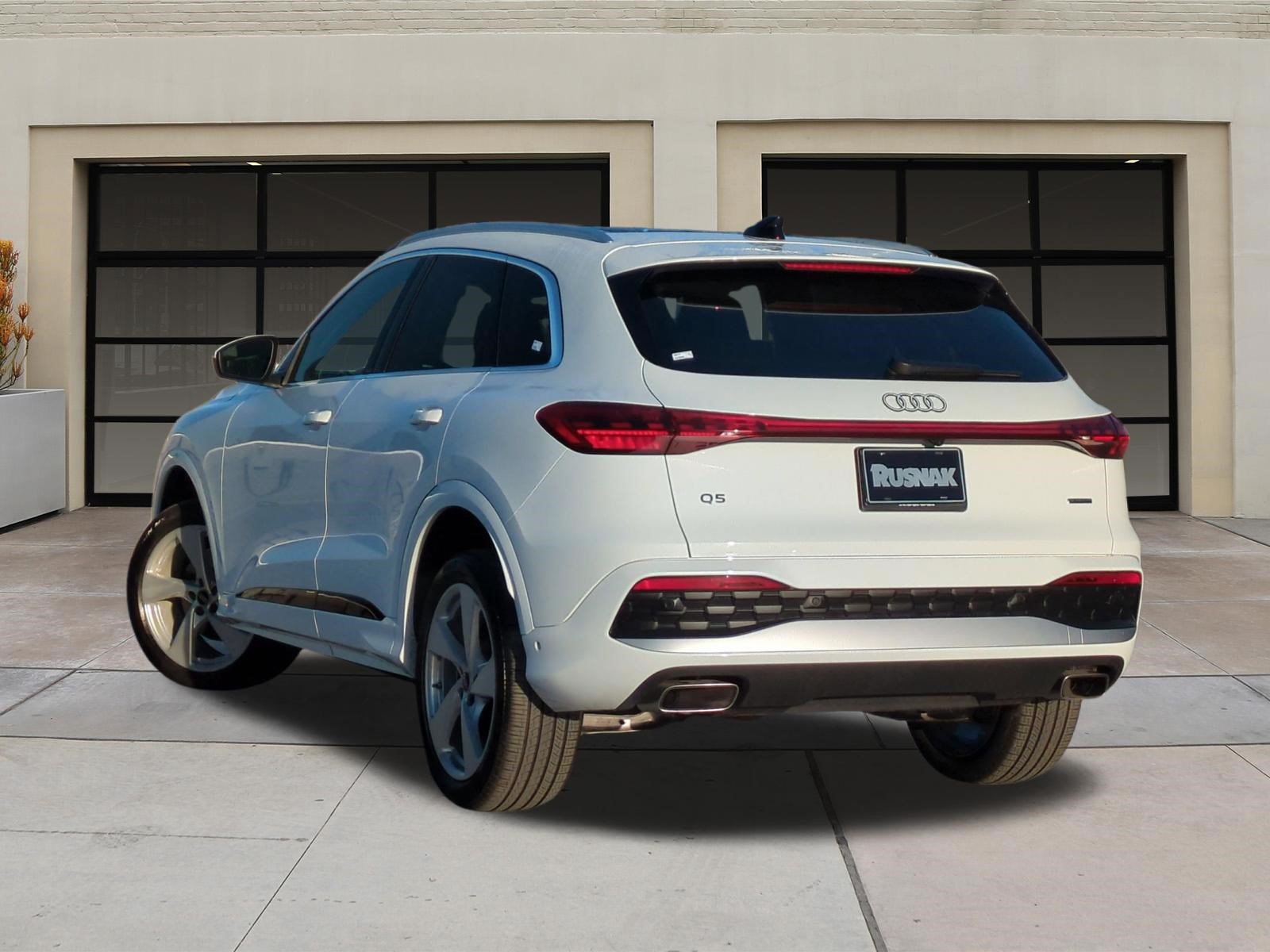 Used 2025 Audi Q5 Premium Plus w/ Premium Plus AWD/4WD image 2
