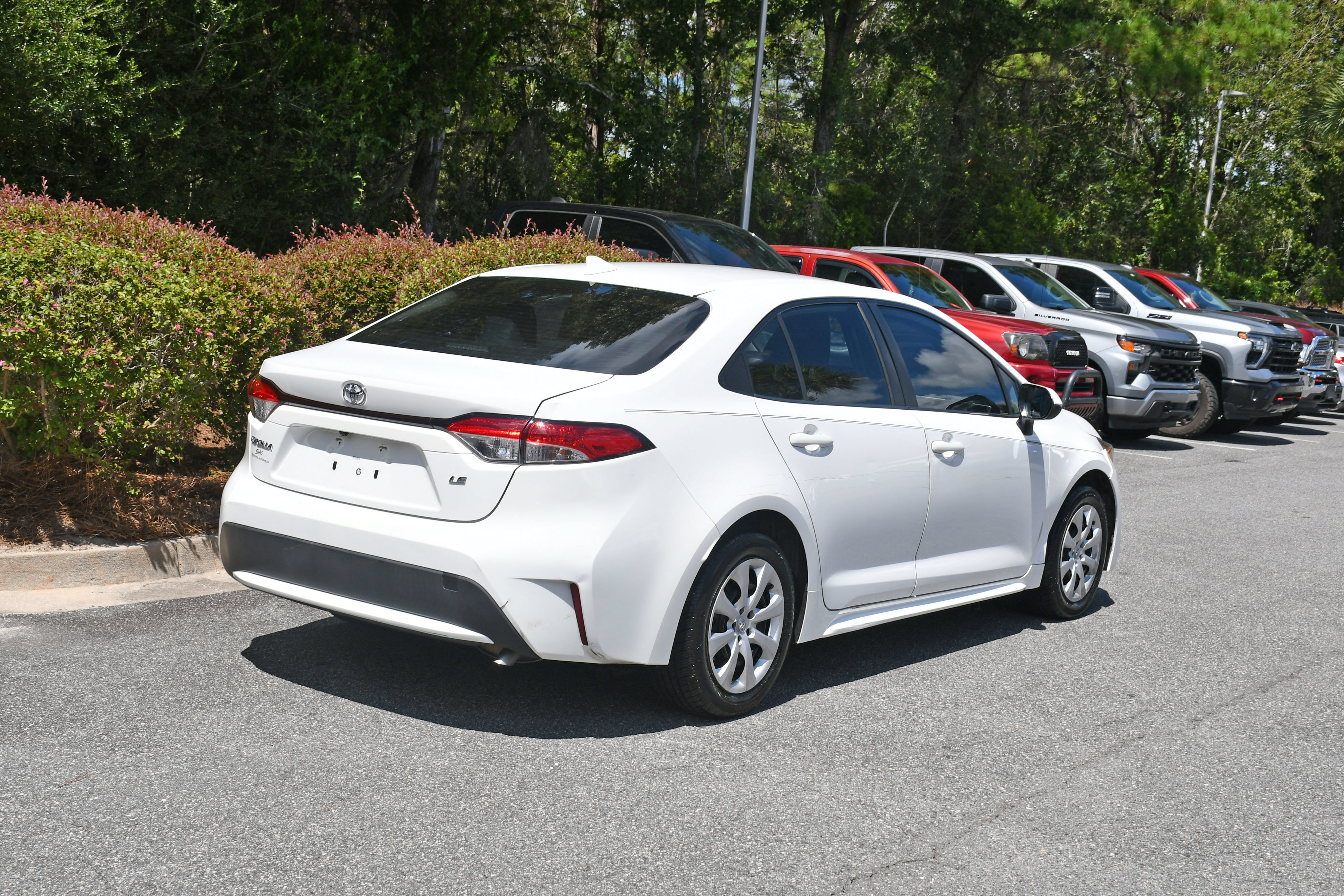 Used 2020 Toyota Corolla LE FWD image 4